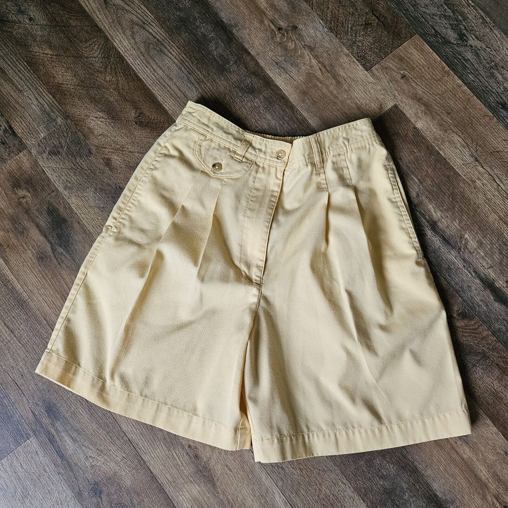 High waisted shorts | 80s 90s vintage pale pastel yellow cotton khaki pleated